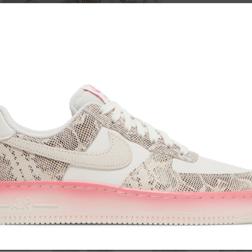 Nike Women's Beige and Pink Sneakers